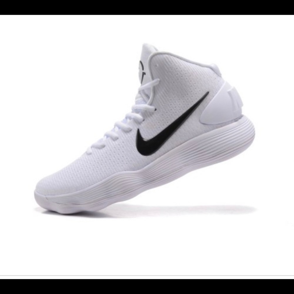 White nike hyper-dunk basketball shoes
